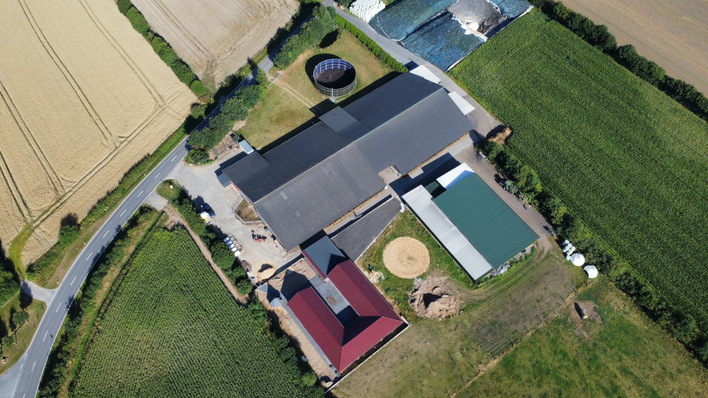 Auf diesen Dächern entsteht ein Solarprojekt, das im Februar 2024 ans Netz geht.