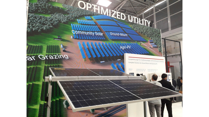 Verschmutzung, hügliges Gelände, Schutz von Tieren: Für die Optimierung von Agri-PV-Anlagen gibt es einige Gründe.