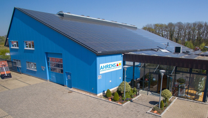  Das Unternehmen hat knapp 60 Mitarbeiter und eine Kundenbasis von mehr als 4.500 Solaranlagen.