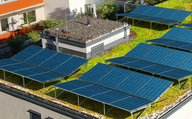  K2 Systems wird auf der Intersolar sein neues System für solare Gründächer vorstellen.