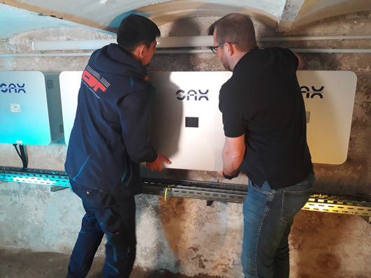  Beim Kunden vor Ort: Die Installation dauert keine zehn Minuten.