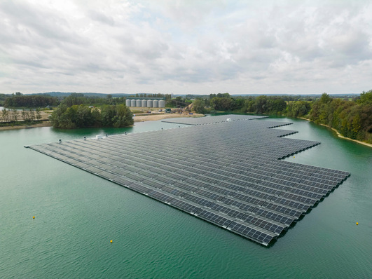  EIn schwimmende Photovoltaik-Anlage in NRW hat 5,6 Megawatt.