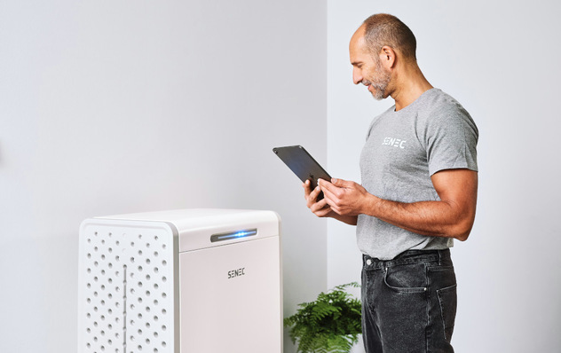  Der neue Heimspeicher P4 lässt sich zügig installieren.