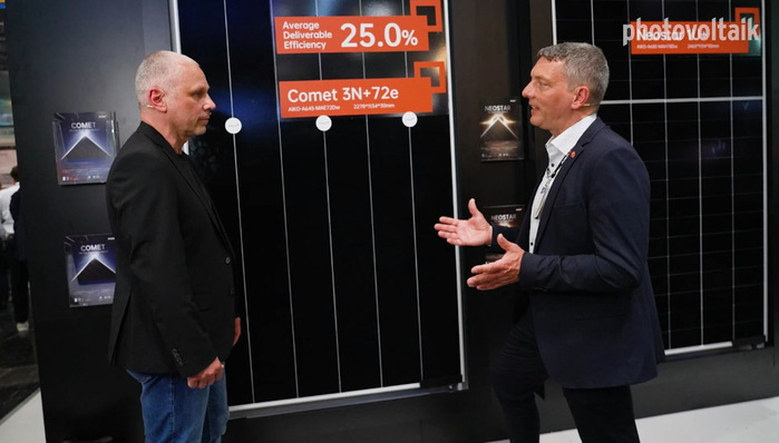 Christian Peter (rechts) leitet das das Solarlab Europe von Aiko.