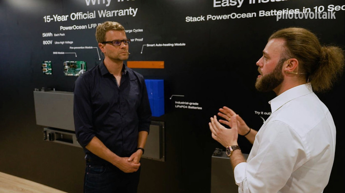 Fidan Simnica berät Privatkunden zu den Energielösungen von Ecoflow.