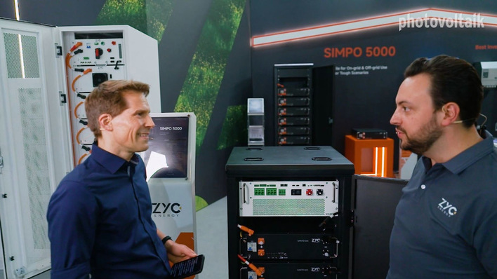 Max Kloth von ZYC Energy (rechts) ist Fachmann für Speichersysteme.