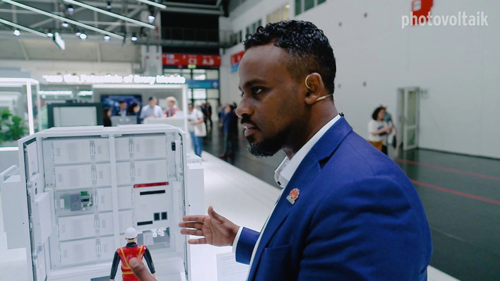 Guluma Megersa von Huawei erläutert die hohen Ansprüche an die Sicherheit der Technik.