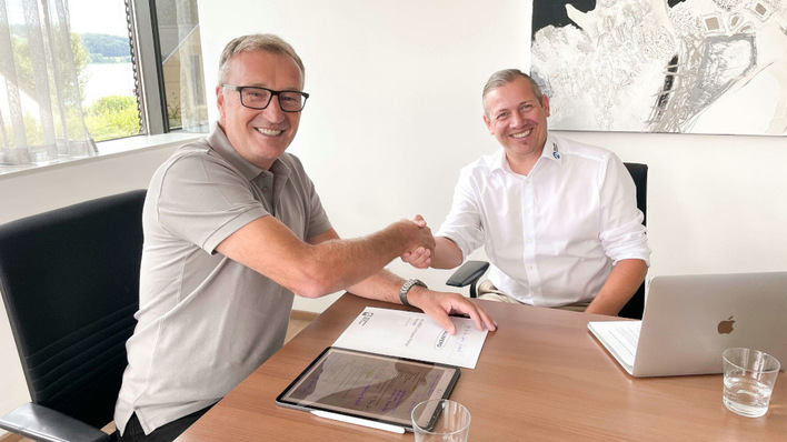 Einig: Manfred Rosenstatter (links), CEO von Alumero, und Reinhard Bolter, CEO von Mounting Solutions.