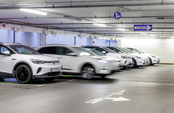 Bei der Elektrifizierung von Firmenflotten ist ein cleveres ­Management der Ladeleistung hilfreich. Dann bekommen alle Autos den Strom, den sie brauchen.