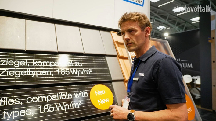 Thomas Müller von Ernst Schweizer AG erläutert besondere Lösungen für die Indachmontage.