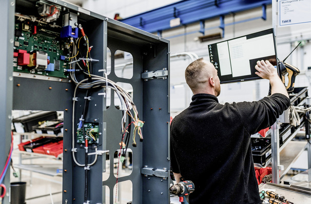 Gut ausgelastet: Fertigung von E3/DC in Wetter an der Ruhr.
