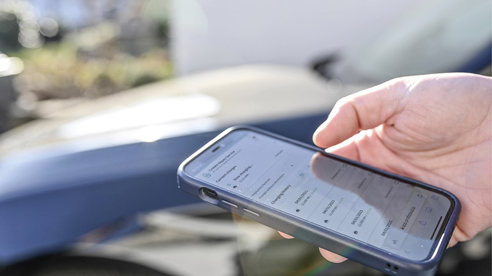 Mitarbeiter laden bevorzugt am Arbeitsplatz und zu Hause.