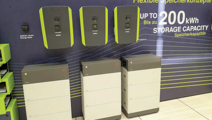 Kostal baut sein Angebot an intelligenten Hybridwechselrichtern weiter aus.