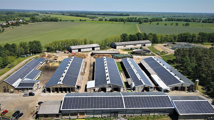 Die Agrar Planetal Lütte hat sich mit der Verpachtung der riesigen Dachflächen eine zusätzliche Einnahmequelle erschlossen.