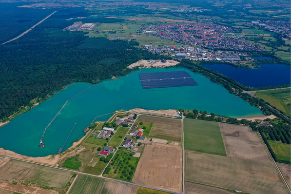 Blick auf den Solargenerator aus der Luft.