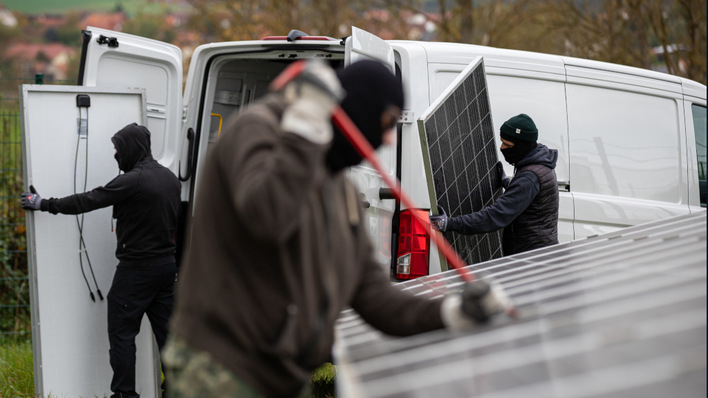 Diebe gehen teilweise sehr rabiat vor. Zusätzliche Schäden jenseits des eigentlichen Diebesguts sind ihnen egal.