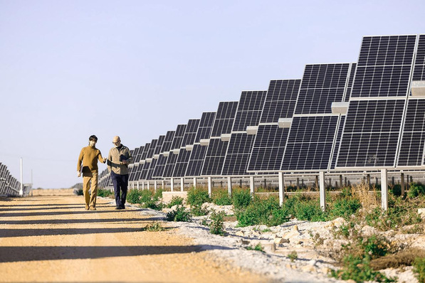 Axpo verantwortet die Entwicklung, den Bau und den Betrieb der Solaranlagen.
