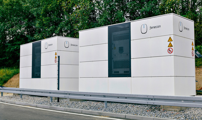 Wenn große Speicher mit einer Solaranlage gekoppelt werden, können sie den vorhandenen Netzanschluss mitnutzen. Dadurch können die Projekte schneller realisiert werden.