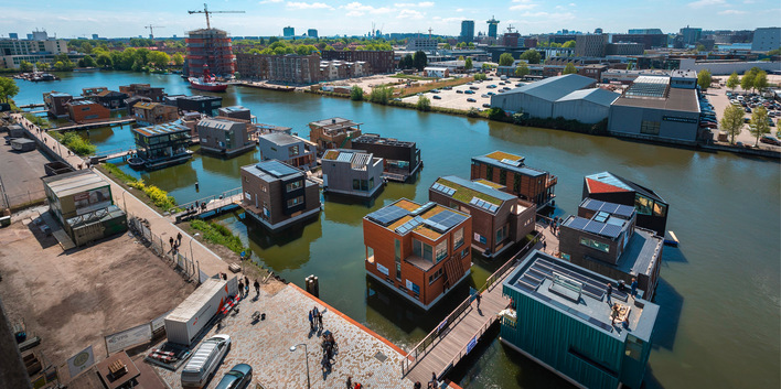Die Energiegemeinschaft Schoonschip mit 30 schwimmenden Häusern liegt nördlich von Amsterdam.