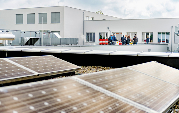 In Freistadt baut die Kommune ein vernetztes Energiesystem mit vielen ­Photovoltaikanlagen auf den Dächern auf.