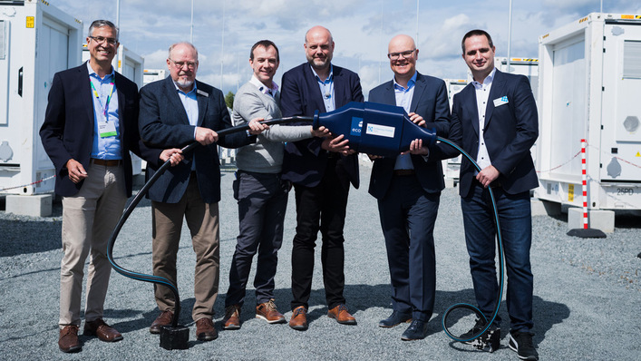 Bei der Einweihung mit dabei: Tobias Goldschmidt, Energieminister von Schleswig-Holstein (2 v.r.).