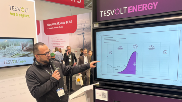Mathias Zdzieblowski erklärt das neue Geschäftsmodell hinter Tesvolt Energy.