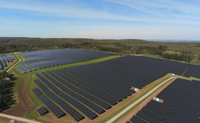 Ein weiteres Projekt der Egis: Ein Teil der Photovoltaikanlage erzeugt dabei Strom für das Fernwärmenetz.