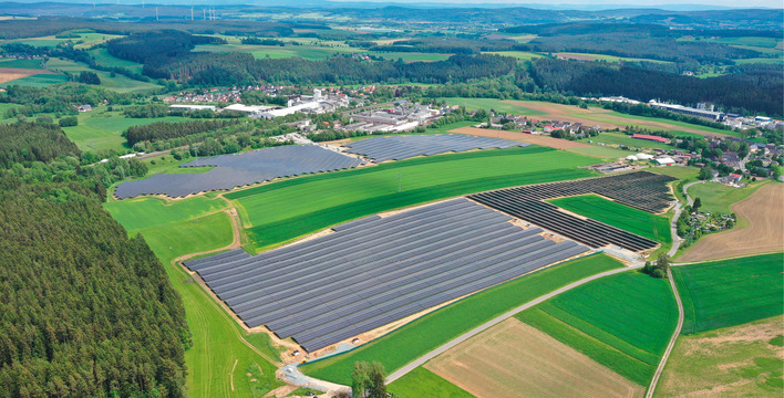 Der Solarpark in Wunsiedel leistet 27 Megawatt. Er wurde von Goldbeck Solar zusammen mit Münch Energie errichtet.