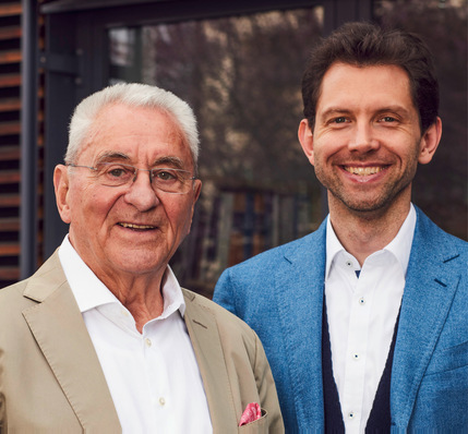 Udo Möhrstedt (links) hat IBC Solar seit 1982 aufgebaut und geführt. Im Herbst 2025 übernimmt Julius Möhrstedt das Ruder.