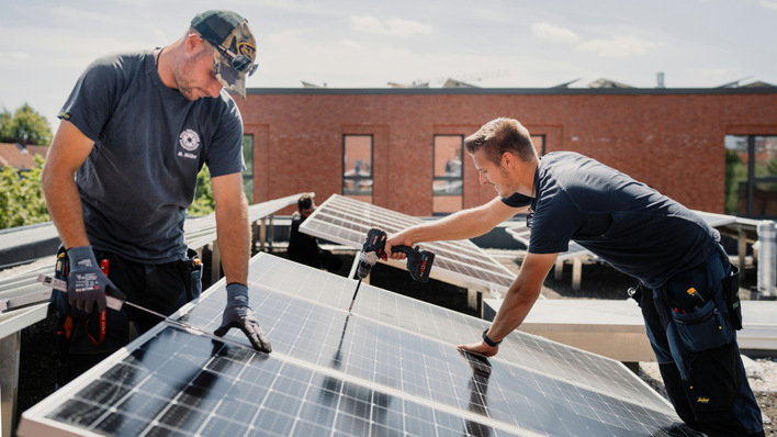 Das Land NRW willl mehr Solar auf Mehrparteienhäusern.