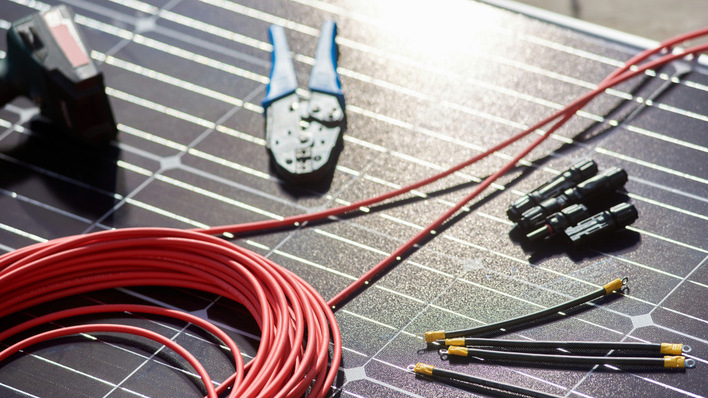 Bei der Dimensionierung der Solarkabel sind vielfältige Faktoren zu beachten.