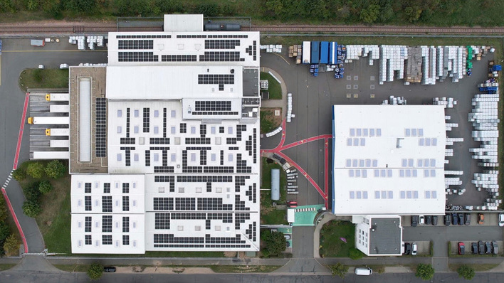 Die Dächer wurden optimal mit Solarmodulen belegt.
