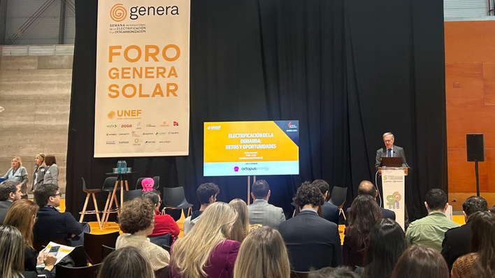 José Donoso, Generaldirektor des Branchenverbands UNEF, auf dem Forum Solar auf der Genera.