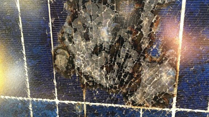 Dieses Solarmodul wurde lange vernachlässigt, sonst hätte sich der Brand nicht ausweiten können.