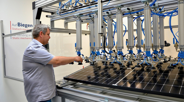 Test der Module auf Druck und Soglasten im Sunlab.