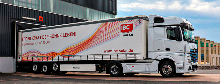 Die Auslieferung von Ware beim Solargroßhändler IBC Solar in Bad Staffelstein geht weiter. Die Nachfrage nach Solaranlagen ist dank diverser Krisen weiter hoch.