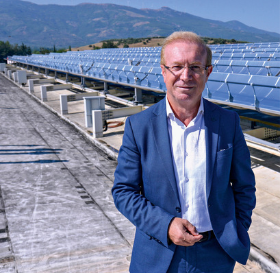 Dr.-Ing. Ahmet Loku﻿rlu ist Gründer der Soliterm GmbH. Er studierte Maschinenbau sowie Energie- und Verfahrenstechnik an der Universität Essen und der Akademie der Wissenschaften in Minsk (Weißrussland). Im Anschluss absolvierte er ein Aufbaustudium in Unternehmensführung an der RWTH Aachen und promovierte über Hochtemperaturbrennstoffzellen. Gleichzeitig war er als wissenschaftlicher Mitarbeiter am Forschungszentrum Jülich tätig. 1998 entwickelte er aus seiner Idee ein funktionsfähiges solarbasiertes Kühlsystem. Bereits ein Jahr später gründete er mit Sondergenehmigung vom Forschungszentrum Jülich die Firma Soliterm, die Kühlkonzepte mit Sonnenenergie entwickelt. 2015 erfolgte die Gründung der Soliterm Group, die er bis heute als Geschäftsführer leitet.