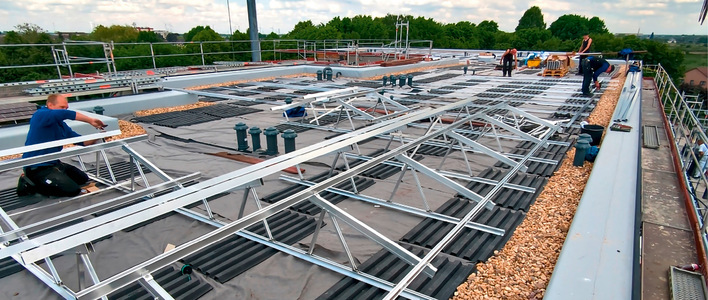 Die Nutzung fremder Dächer durch Solaranlagen muss juristisch sauber abgesichert sein.
