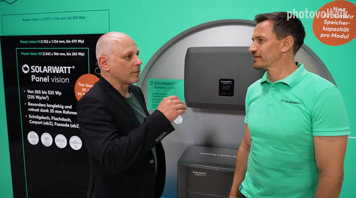 Gregor Kuschmann (rechts) im Gespräch mit Sven Ullrich aus der Redaktion der photovoltaik.