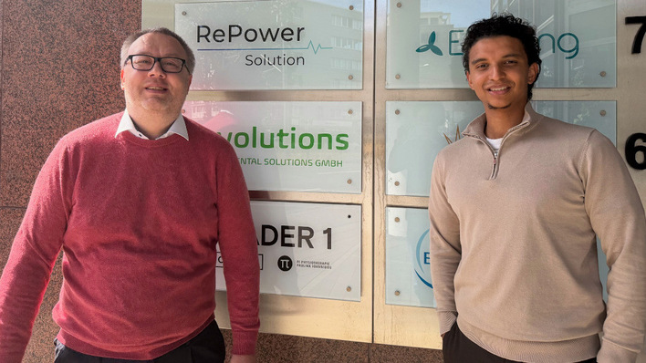 David Muggli (links) und Adam  Soukrassi, Chef von Repower.