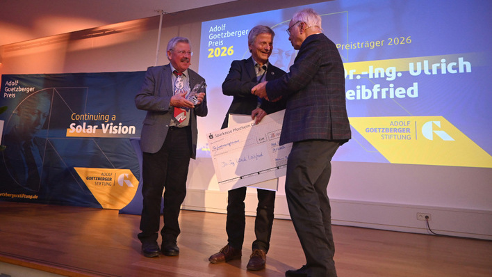 Verleihung der Auszeichnung im März 2026 an Dr. Ulrich Leibfried von Consolar (Mitte).