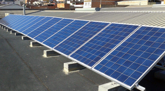 Es geht auch ohne: Conergy hat in Spanien schon ein Megawatt Leistung ohne Förderung errichtet. Der Solarstrom auf der iberischen Halbinsel ist viel billiger als der Strom aus dem Netz.