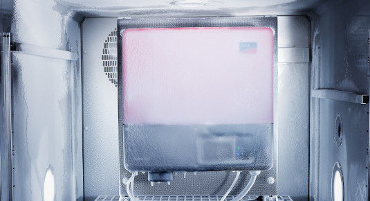 Wie es hier SMA für seine Strangwechserichter tut, schickt jetzt der TÜV auch Mikrowechselrichter in die Klimakammer. Immerhin sollen sie sowohl in der Wüste als auch im kalten Klima funktionieren.