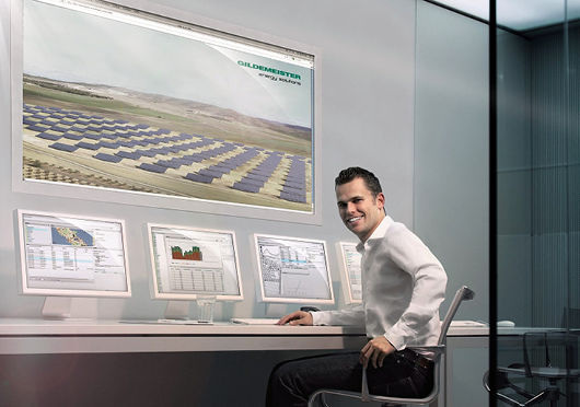 
Langsam kommt das Geschäft mit Sonnenstrom in Schwung. Denn die Systempreise sind so weit gesunken, dass die Solarkraftwerke sehr geringe Gestehungskosten erlauben.
