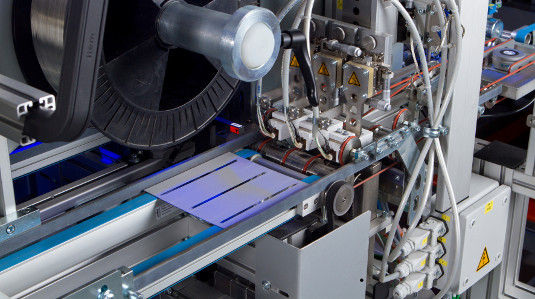 Die deutschen Maschinenbauer dominieren den Weltmarkt der LIeferung von Equipment zur Herstellung von Soalrzellen und Modulen.