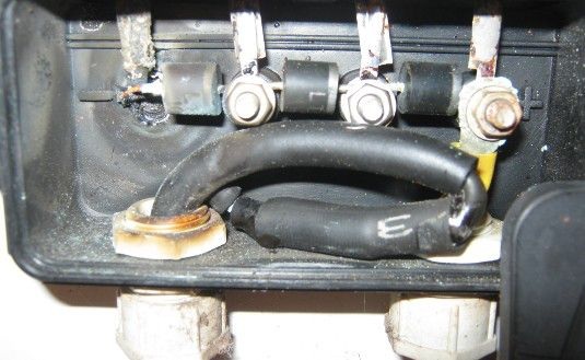 Verschmorte Kontakte und blockierte Dioden: Überspannungen verursachen schwere Schäden, die nicht immer gleich erkannt werden.