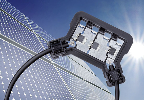 
Die neue Anschlussdose Samko 100-08 kombiniert die Technologie der Stanzgitter mit sehr flachem Gehäuse. Dadurch kommen die Module mit flacheren Rahmen aus.
