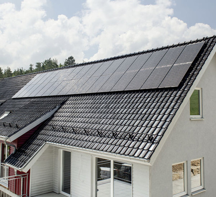 
Das Geschäft mit Photovoltaikanlagen für Einfamilienhäuser ist sehr kleinteilig. Die Stadtwerke und Regionalversorger haben dafür keine Personalkapazitäten und keine Erfahrungen. Wohl aber den Netzanschluss und den Zugang zu den Kunden.
