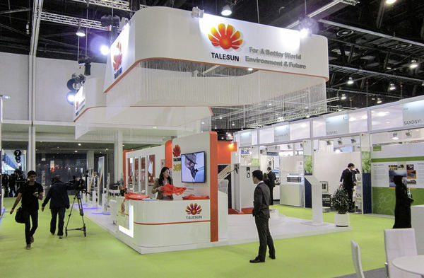 
Auf Messen präsentiert sich der chinesische Modulhersteller Talesun sehr selbstbewusst und mit starker Marke. Das Unternehmen stützt sich auf einen der größten Kabelproduzenten in Asien, auch im Marketing.
