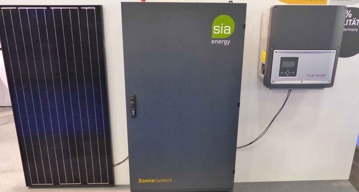 Sia Energy stellt ihren Batteriespeicher auf der Intersolar vor.
